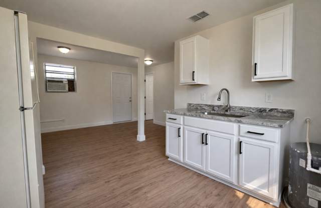 Beautifully Updated Annual Rental – Move-In Ready & Great Location! Gallery 1