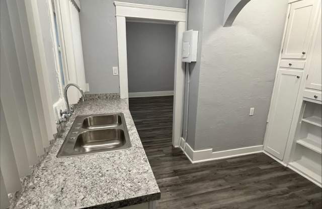 1643 Locust Ave photos photos