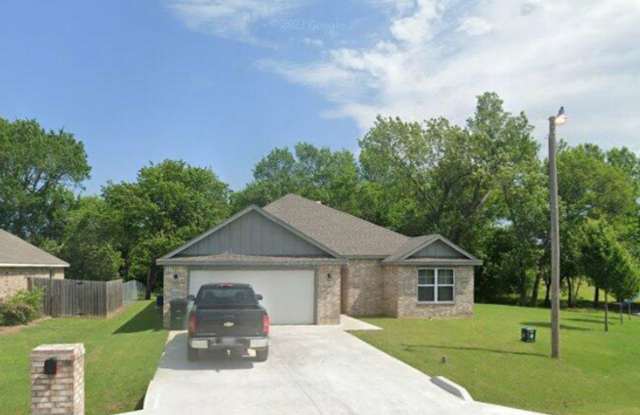 Quaint 3/2 Tucked in Quite Community Gallery 1