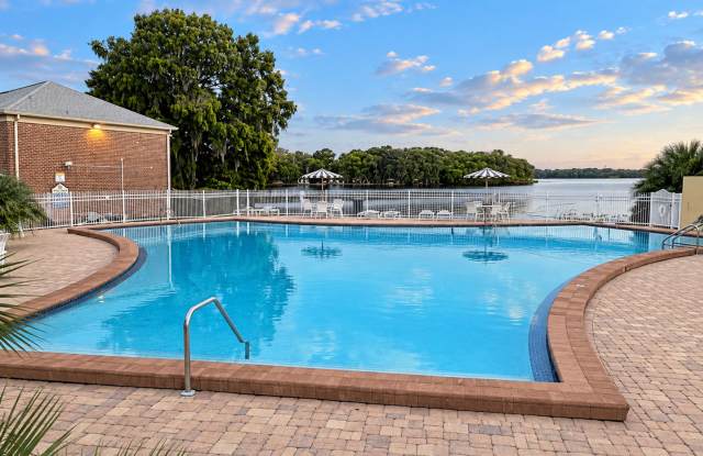 Lake Side Studio Condo | Central Air | Community Pool and Boat Ramp | Section 8 and HUS VASH Welcome Gallery 4