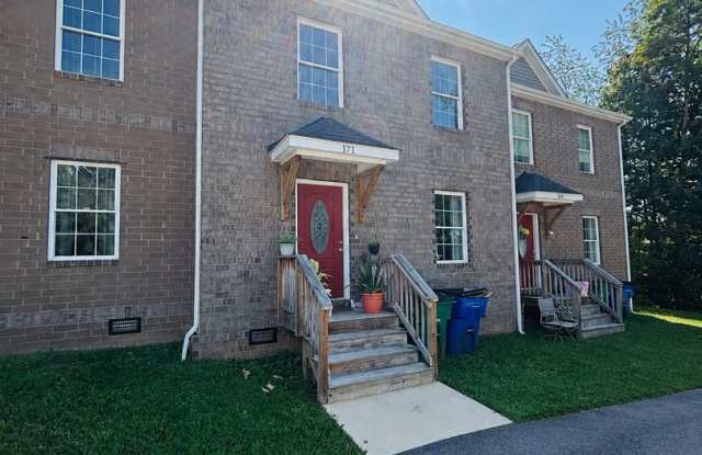 3 Bedroom, 2.5 Bath Townhouse Gallery 1