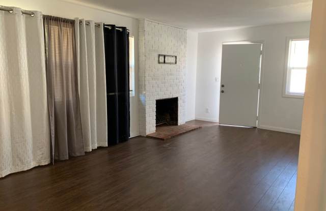 17638 Los Alimos Street Gallery 2