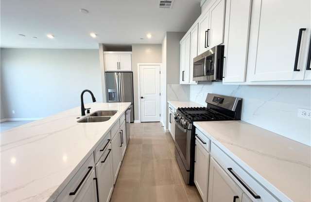 800 Echelon Street - 800 Echelon Street, Las Vegas, NV 89138