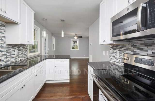 892 Montrose Avenue photos photos