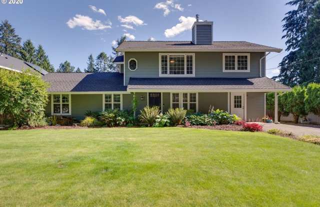 LAKE OSWEGO/LAKE GROVE LARGE UPDATE HOME ON 1/4 ACRE! photos photos