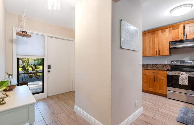 4143 Palm Forest Drive N Gallery 4
