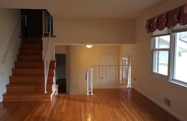 4905 Russett Road Gallery 4