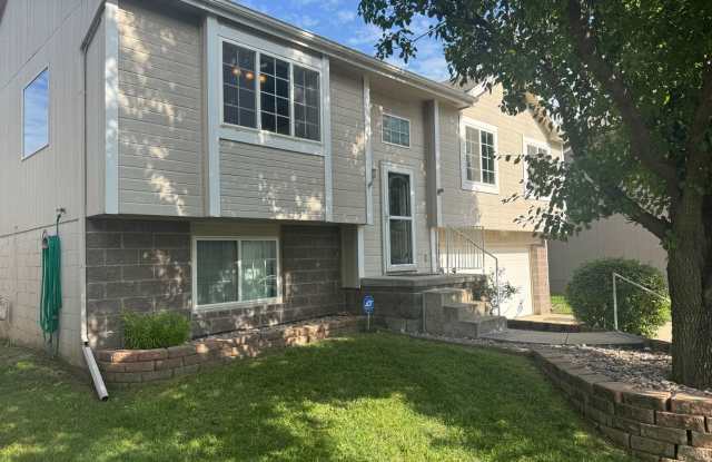 Private Rental with Elkhorn Schools, Walkout Basement & No Backyard Neighbors! Gallery 3