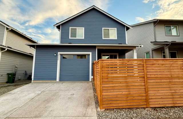 Beautiful 3-Bedroom + Bonus Loft Home in Bonney Lake! photos photos