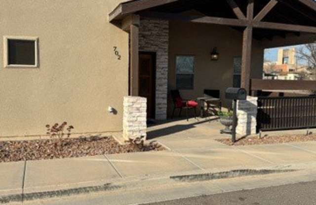702 Santa Fe Trail E Gallery 2