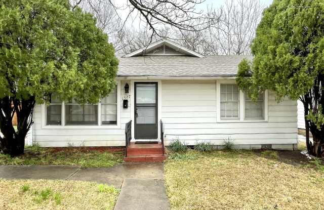 1527 1st SW - 1527 1st Avenue Southwest, Ardmore, OK 73401 1527 1st SW - 1527 1st Avenue Southwest, Ardmore, OK 73401