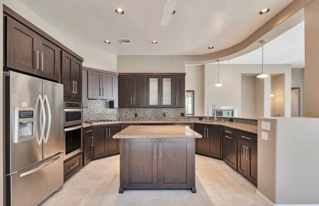 Stylish 2-Bedroom Home with Resort-Style Amenities in Scottsdale photos photos