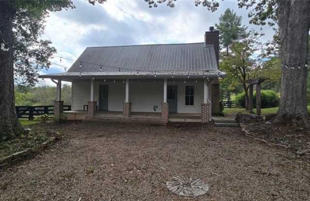 812 Bessie Lane Gallery 1