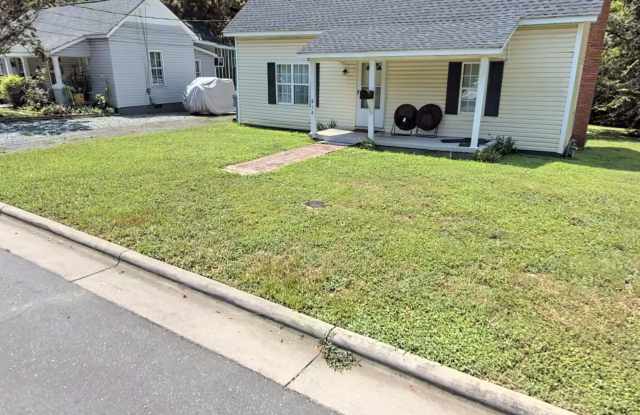 2 Bedroom 1 Bathroom House-Move In Special - 816 Herrin Avenue, Charlotte, NC 28205