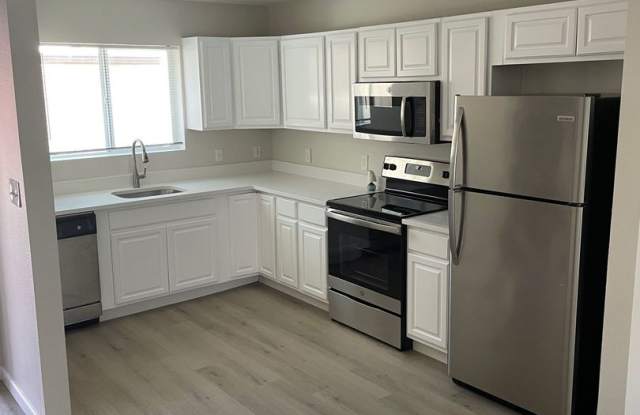 Newly Remodeled! 2 Bed 2 Bath Town-home in Central Phoenix!! Gated Comm and Pool photos photos