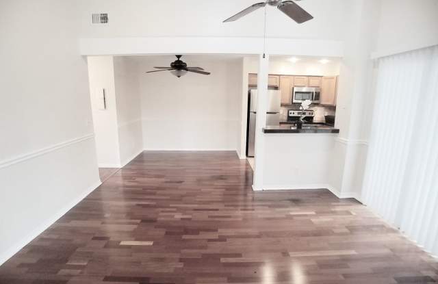 Beautiful 1/1 Wood Floors Condo for Rent in Winter Park photos photos