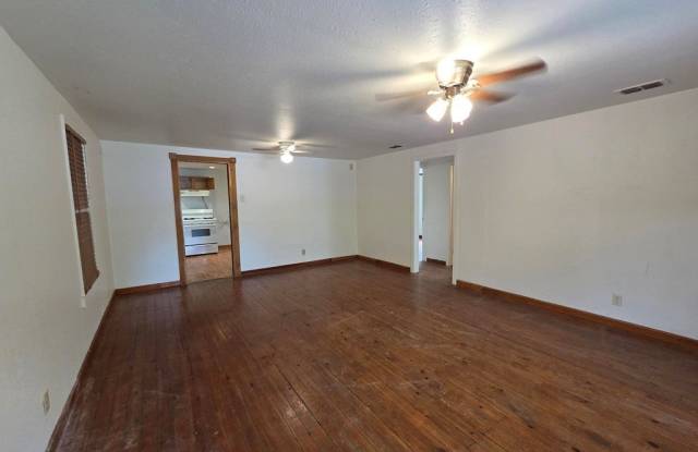 3414 Riverside Dr Gallery 2