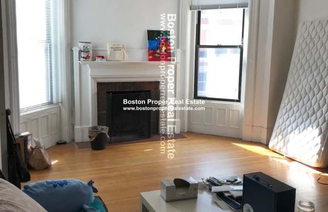 290 Newbury St Ste 3R Gallery 2