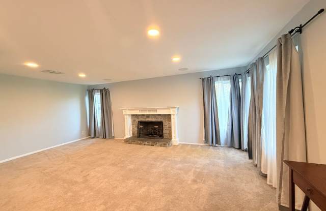 Spacious 3 Bedroom La Crescenta Home! Gallery 4
