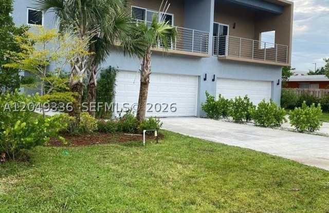 1121 NE 23rd Ter photos photos