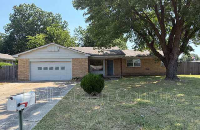 1821 S Cedar Ave - 1821 South Cedar Avenue, Broken Arrow, OK 74012