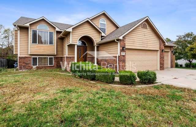 5 bedroom 3 bath home in Derby photos photos