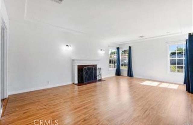 15235 La Maida Street Gallery 4