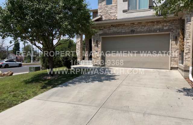 Beautiful Murray Townhome Gallery 1