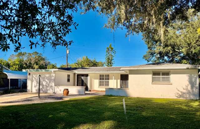 Cottage near Bee Ridge Rd Gallery 1