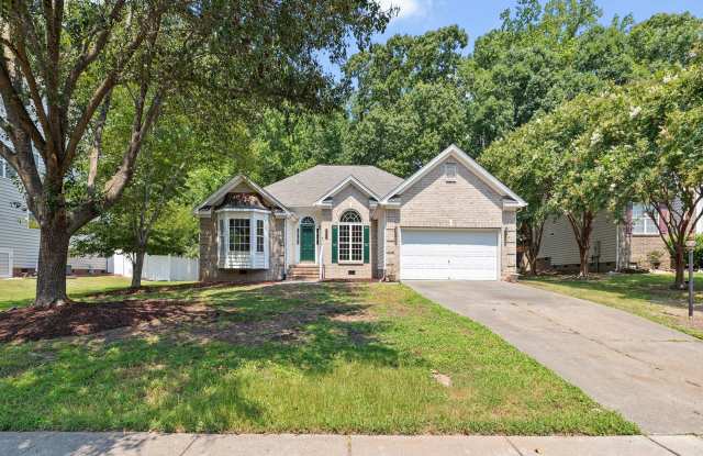 3 bed 2.5 Bathroom Ranch Style Home with Fenced In Yard Gallery 3