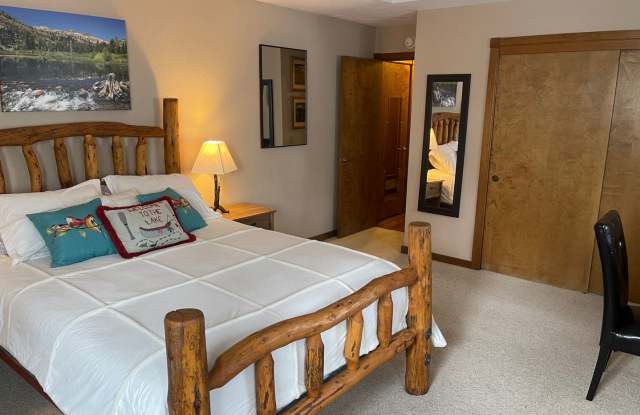 Beautiful furnished house in Stateline available now! Gallery 3