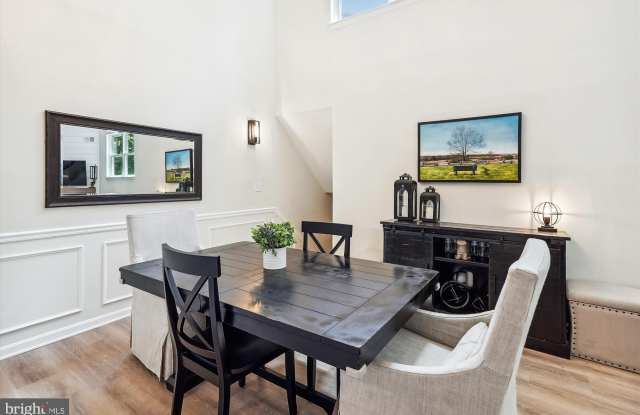 5803 ORCHARD HILL COURT Gallery 2