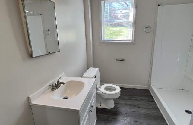 611 Bullitt Avenue Southeast - A Gallery 4