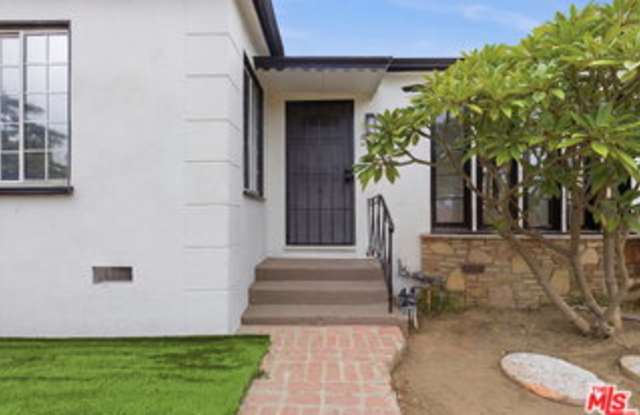 542 North Genesee Avenue - 542 North Genesee Avenue, Los Angeles, CA 90036
