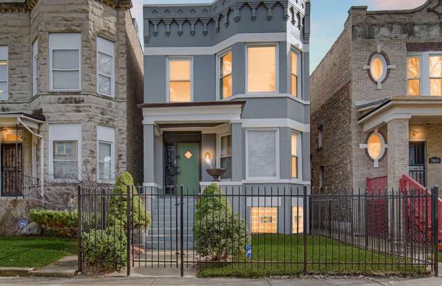 7011 S Prairie Avenue unit: 2 photos photos