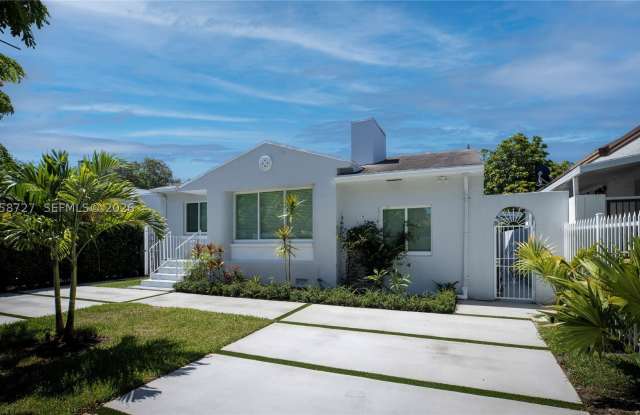 1950 SW 13th St photos photos