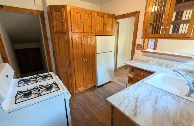 2 Bedroom 1.5 Bathroom Single Family Home with Off Street Parking! (Perry North) Gallery 4