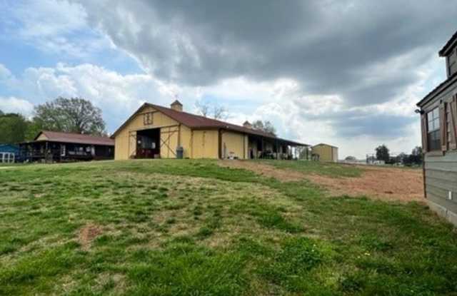 Fully furnished tiny home- 1 bedroom, 1 bath! Gallery 3
