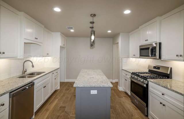 7605 WOODFORD Avenue Gallery 2