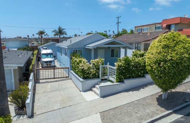 Charming Beach Bungalow | Huge Yard & Prime Location! Gallery 3