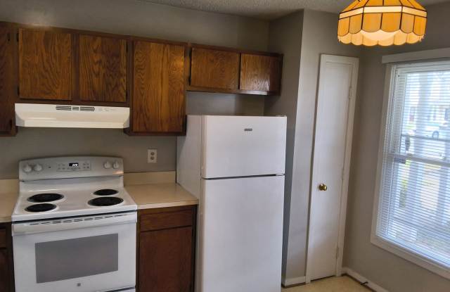 2 Bedroom Townhome/Chesterfield/Manchester High Gallery 3