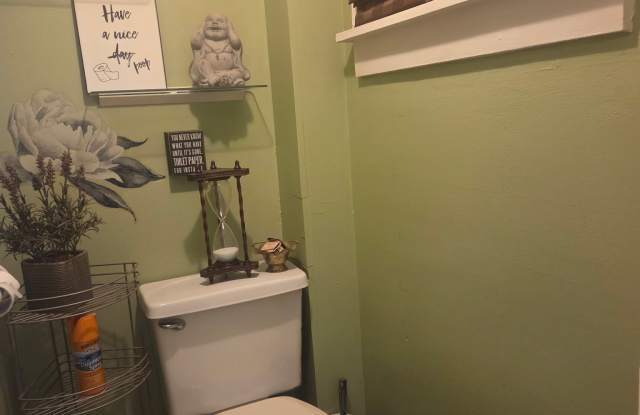 303 E Elm St Gallery 4