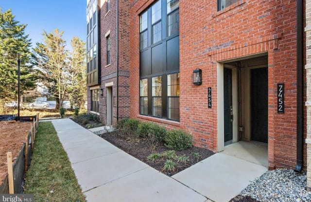 7454 BACKETT WOOD TERRACE - 7454 Backett Wood Terrace, Tysons Corner, VA 22102
