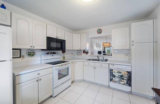 307 Goodlette-Frank Rd S Gallery 2