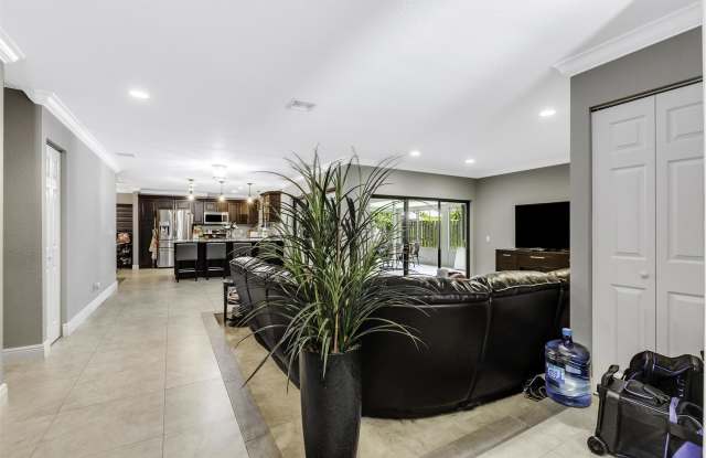 13575 Columbine Avenue Gallery 2