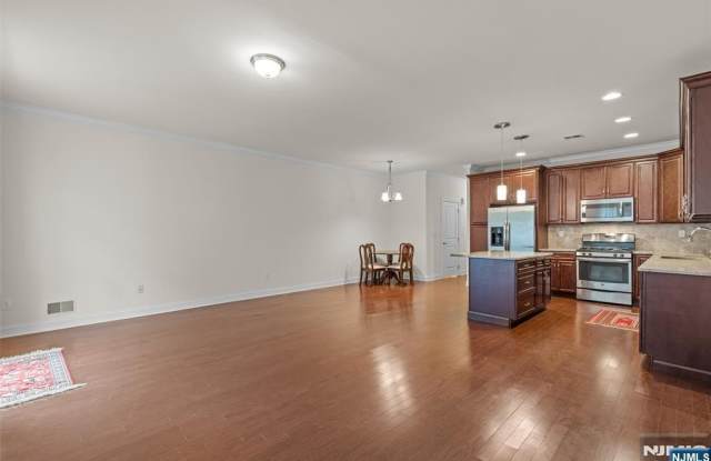 52 Parkside Drive Gallery 4