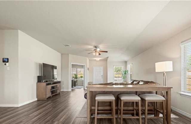 3-bedroom 2-bathroom home for rent in Clayton Ranch! Gallery 3