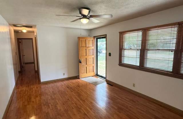 3 bedroom 1.5  bathroom with updated kitchen located in E Side of Springfield Gallery 3