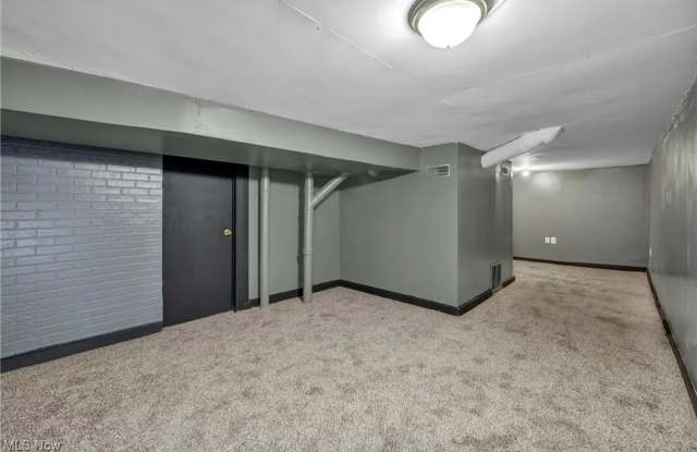 Spacious & Affordable 4-Bedroom Home - Carpet Floors and Pet Friendly Gallery 3