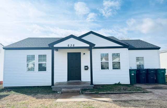 636 NE 34th St photos photos